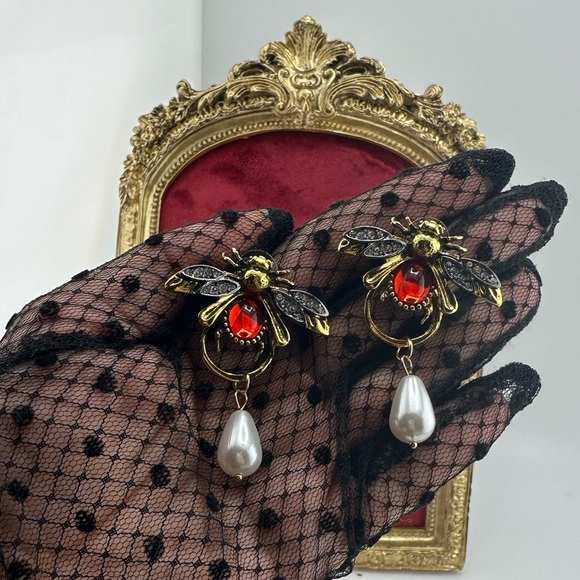 Vintage Luxury Honeybee Gold Red Pearl Drop Earrings - Picture 8 of 9